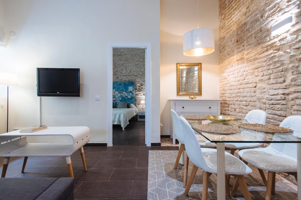 Cozy Apartment In House-Palace With Private Patio Севиля Екстериор снимка