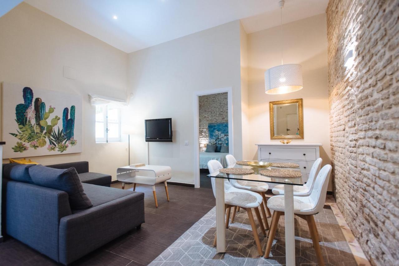 Cozy Apartment In House-Palace With Private Patio Севиля Екстериор снимка