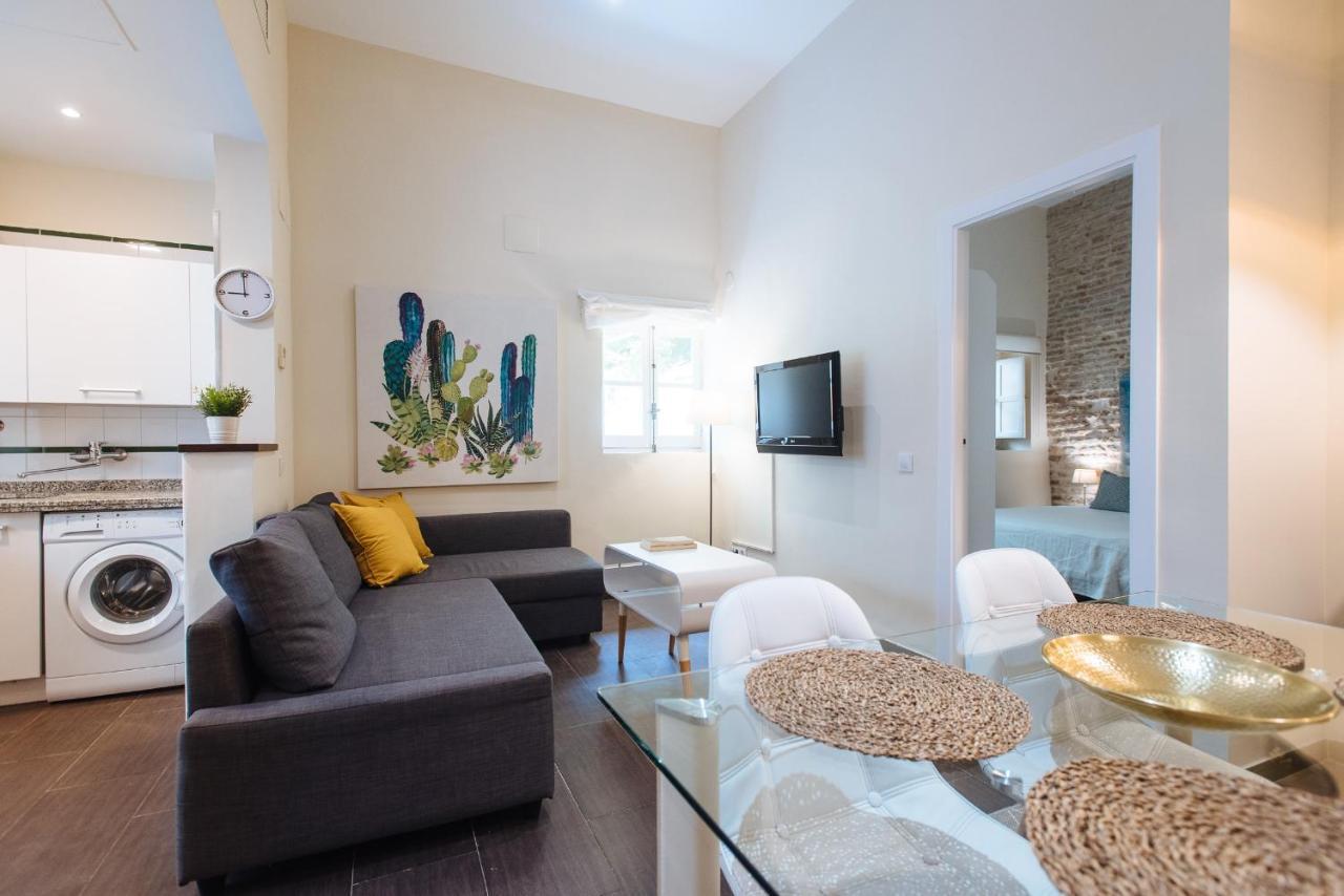Cozy Apartment In House-Palace With Private Patio Севиля Екстериор снимка
